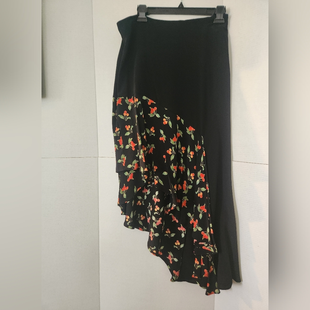 H&M Asymmetrical Skirt Women's Size 12 Black & Flower Print High Low Maxi NWT - Picture 2 of 6